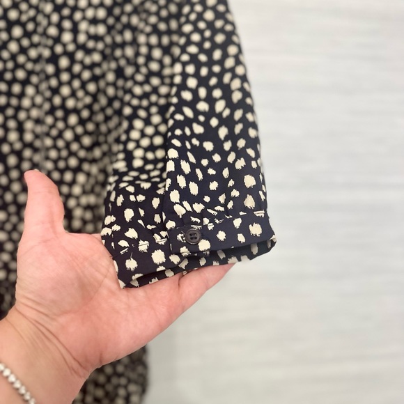 Creative Concept black & White Dress with large collar and flattering tie back. - Picture 5 of 9